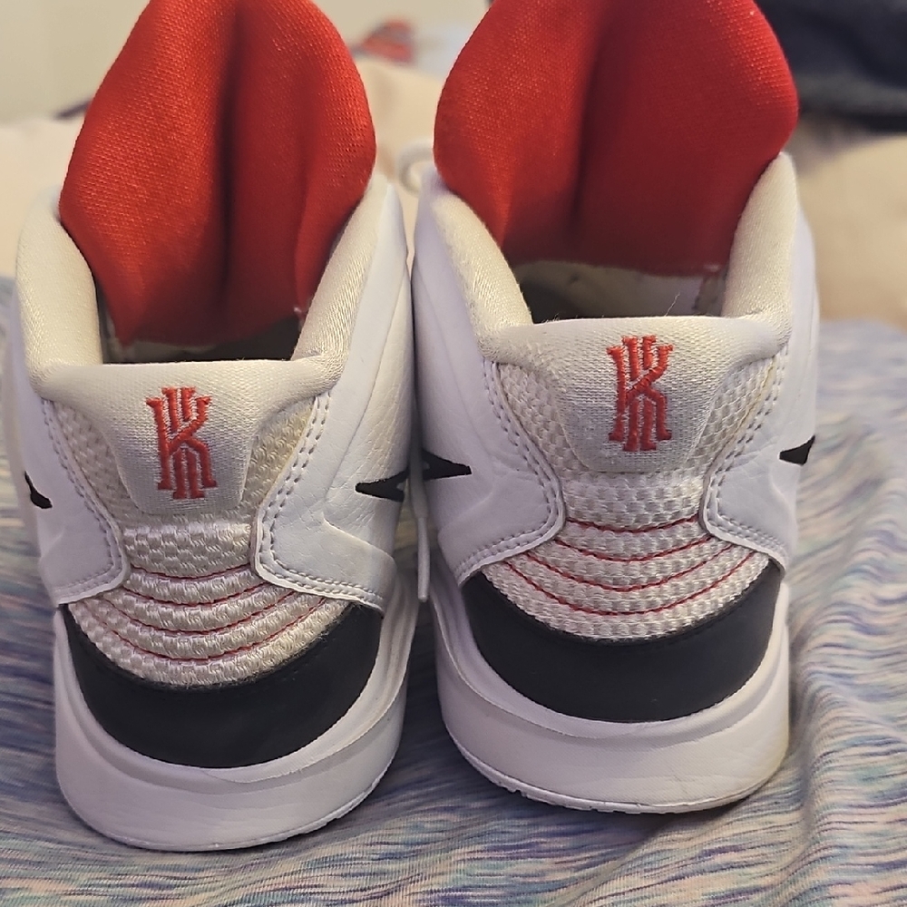 Nike Kids Sneakers in White and Red